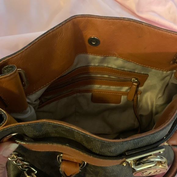 Micheal Kors purse large - Picture 6 of 7